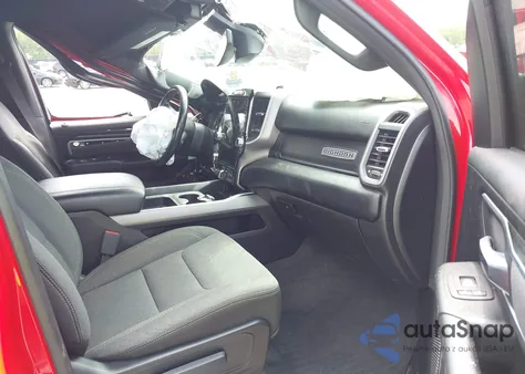 2021 Ram 1500 Big Horn 4X4 5'7 Box z USA, uszkodzony, nr VIN 1C6SRFFT8MN622915